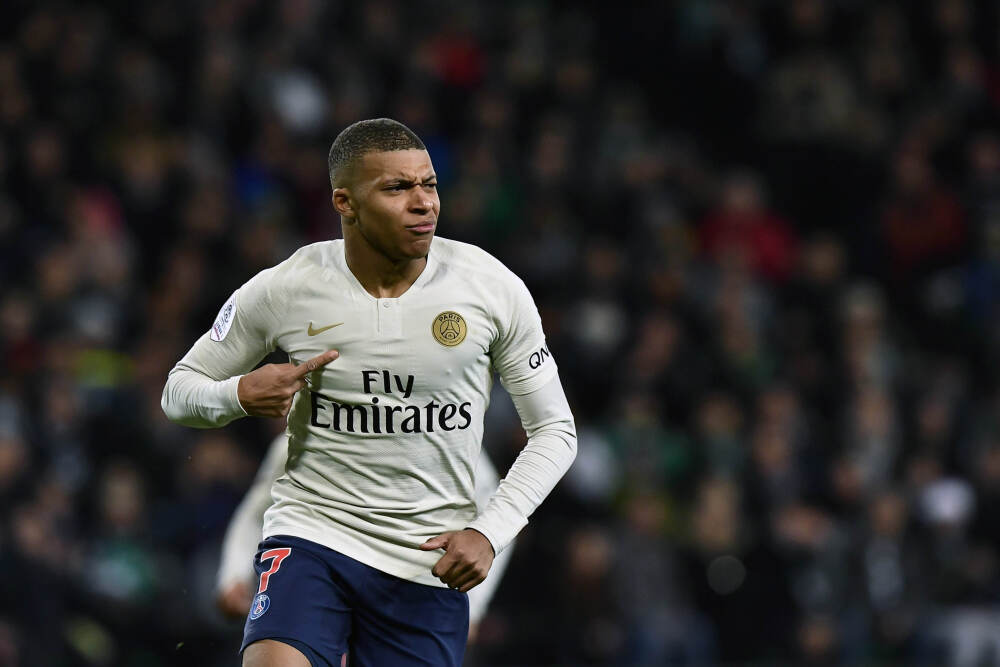 白宫加税调整撼动产业链，新能源汽车材料成本飙升，中国多领域布局反制全球供应链争夺战